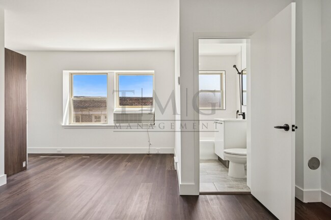 Photo - Sleek, Bright & Brand New — Stylish Studio... Unit 1553 - 306