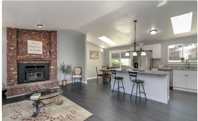 Photo - Beautiful 3+ bedroom home in Rainier Meadows Puyallup!!