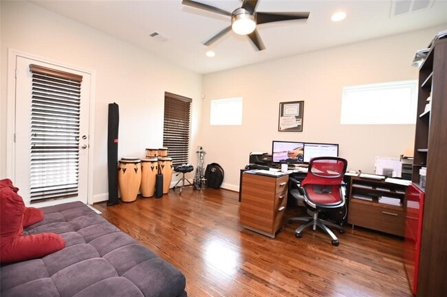 Photo - 5520 Kiam St