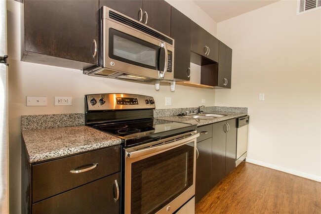 Photo - 306 E 4th St Unit 306