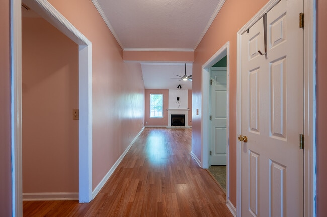 Photo - 945 Cannock St