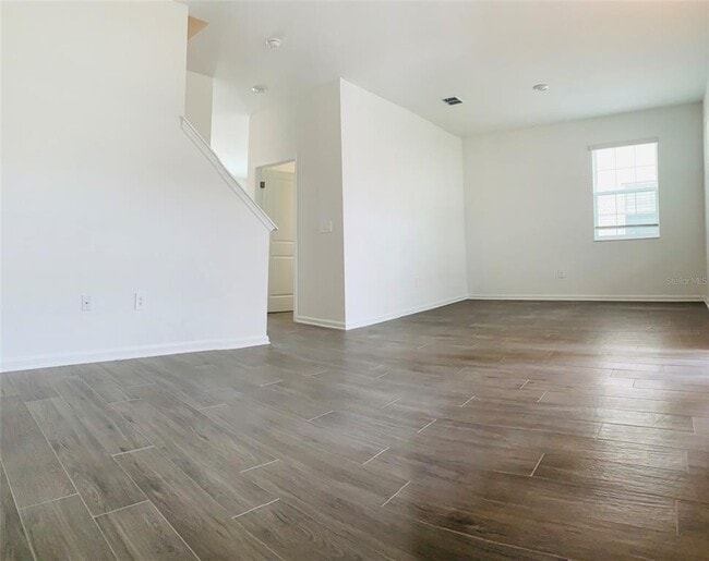 Photo - 10672 Words Dr