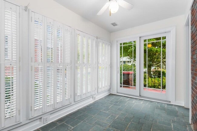 Photo - 656 Yorkshire Rd NE