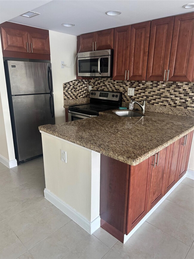 Photo - 2900 NE 30th St Unit E2