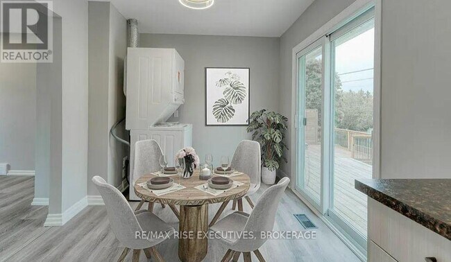 Photo - 631 Aylmer Crescent Unité 1