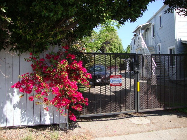 328-334 45th Entrance gate - 334 45th St