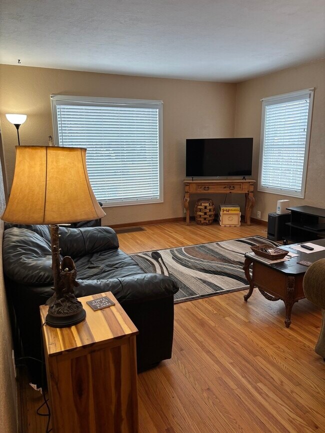 Photo - 23822 Amboy St