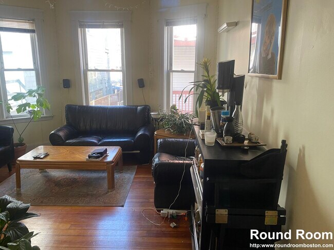 Building Photo - 2 Imrie Rd Unit 1