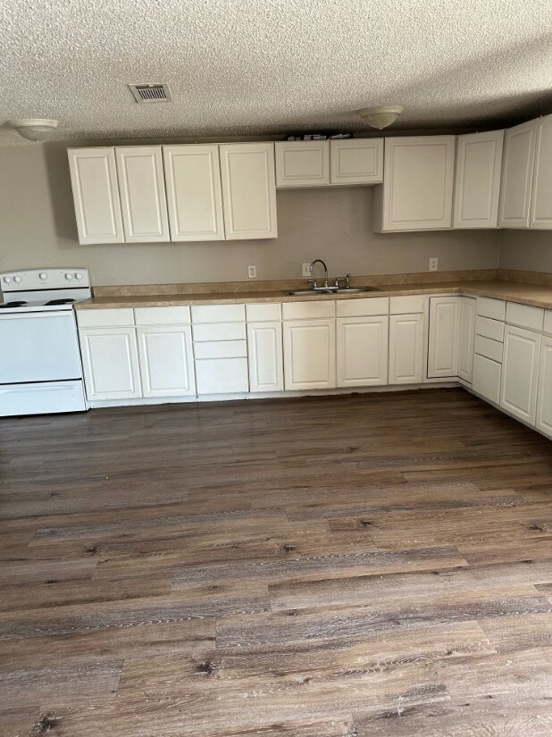 kitchen.jpg - Crescent Village North and South