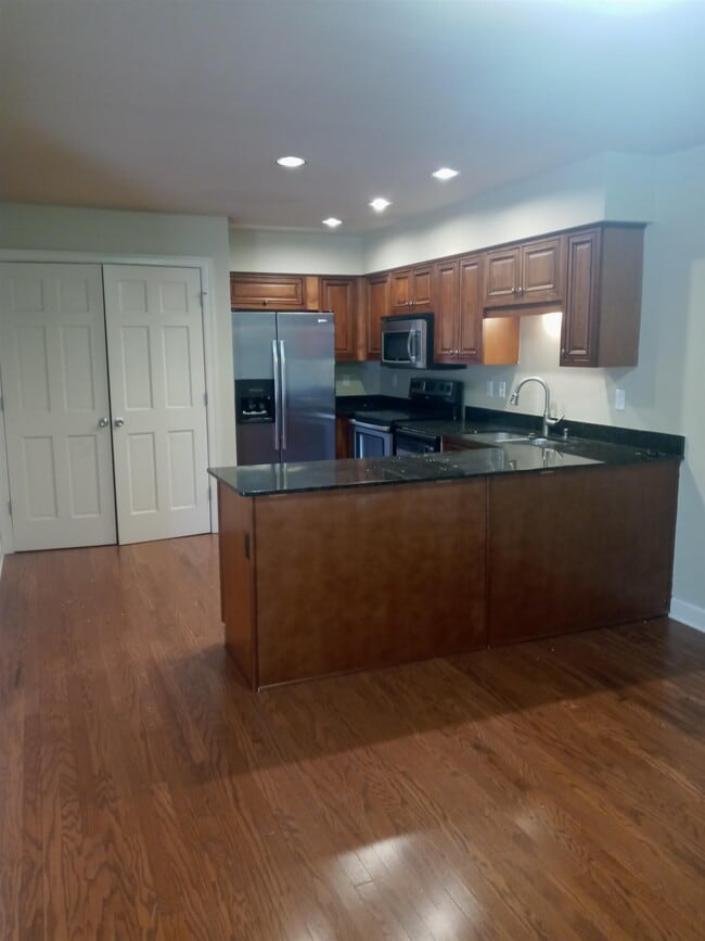 Photo - 676 Hotchkiss Ln