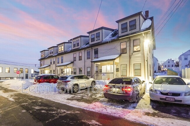 Building Photo - 27 Hilton St