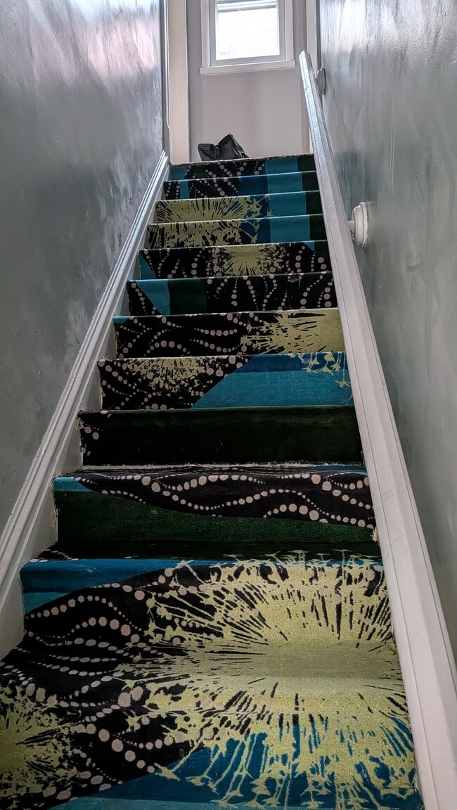 Building Photo - 2721 Wood St Unit upstairs