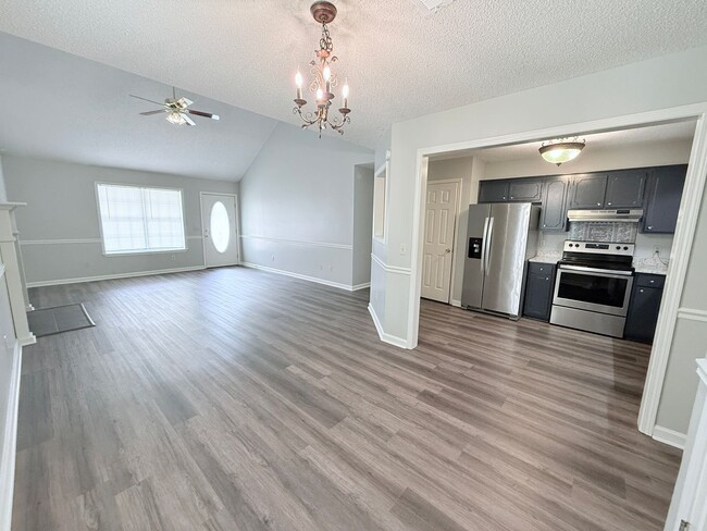 Photo - 1006 Creekside Pl