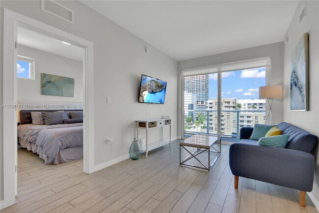 Photo - 321 NE 26th St Unidad 806