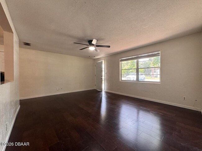Photo - 535 Olive St