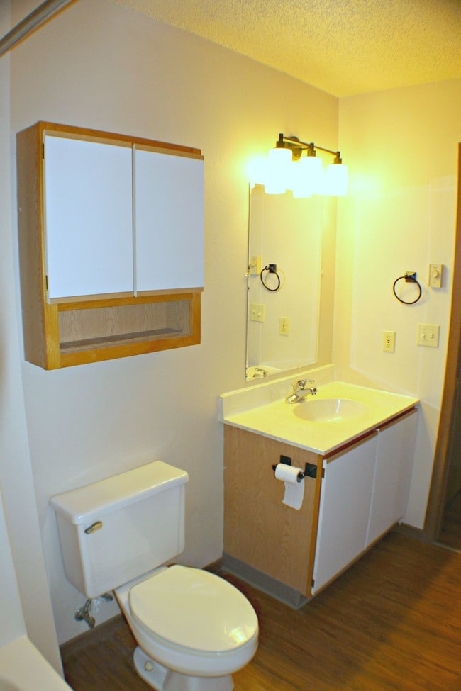 Bathroom - Pinedale Apartments
