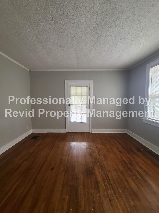 Photo - Large upstairs apartment in Midtown! Unit 800 #3
