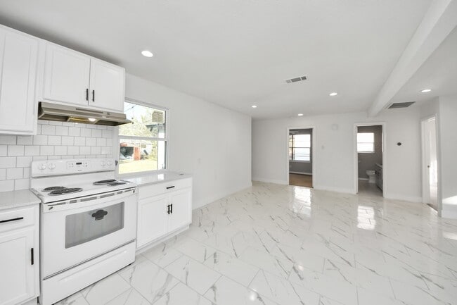 Photo - 2926 Knotty Oaks Trail