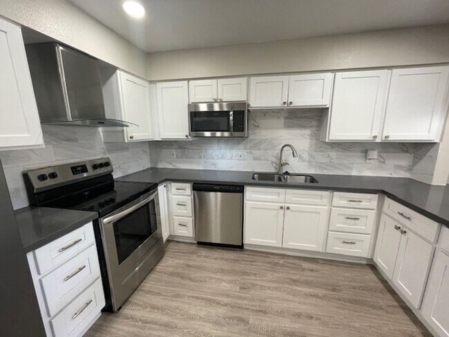 Photo - Rossmore Apartments