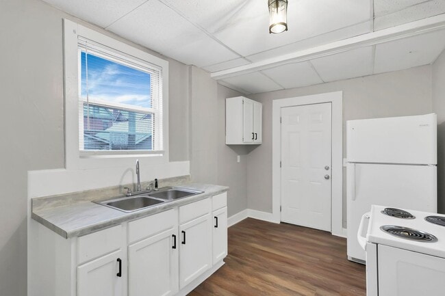 Building Photo - 1038-1040 Forest St Unit 1038