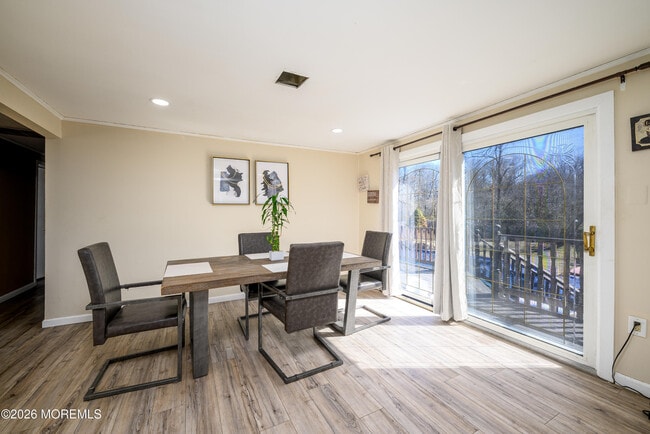 Photo - 570 Eltone Rd