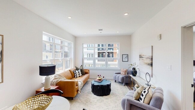 Building Photo - 75 Willow Ct Unit 613