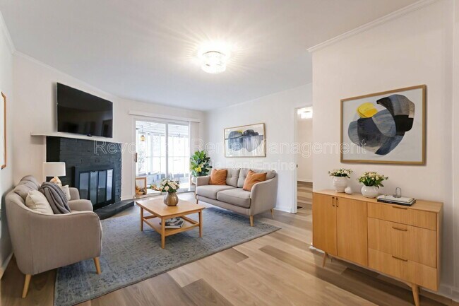 Photo - 2065 Cambridge Ave