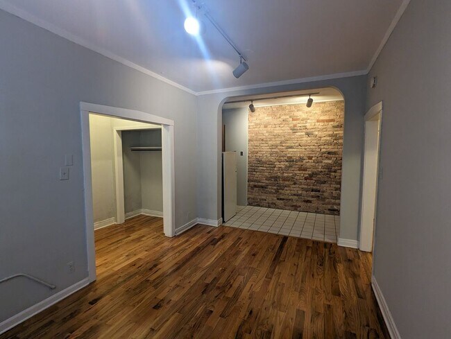 511 W Melrose St Unit 106