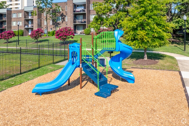 Playground - Middletowne & The Dona