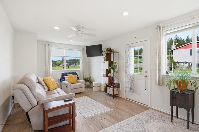 Building Photo - 21913 N Meadowview Dr Unit 2