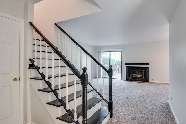 889 Heatherbrook Ct