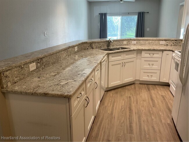 Photo - 240 Trafalgar Way