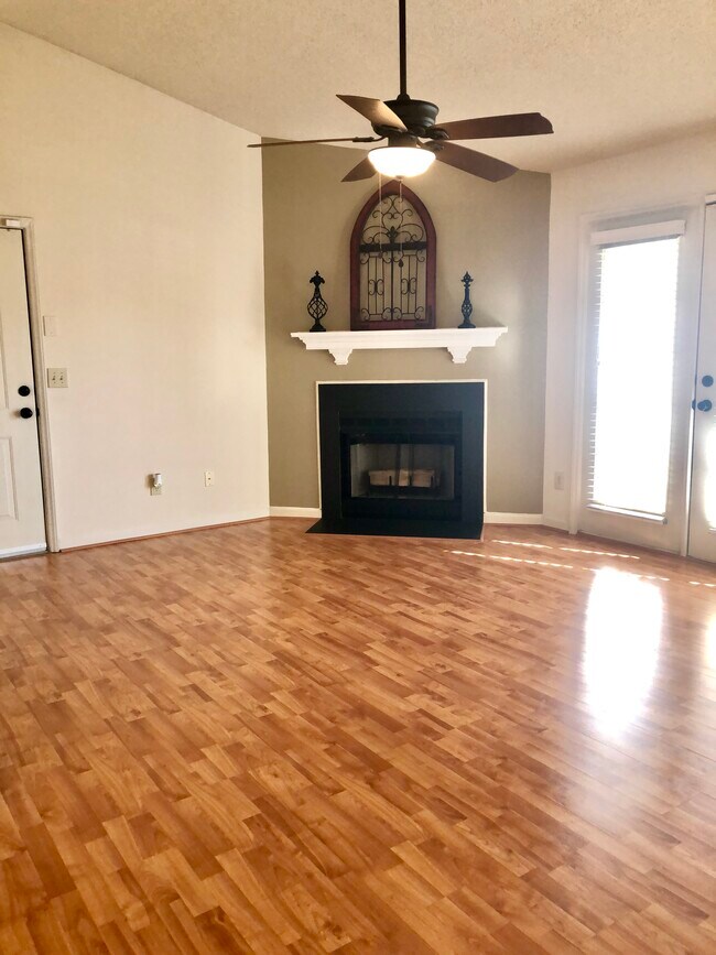 Photo - 803 Moultrie Ct Unidad G