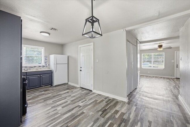 Photo - 1920 May St