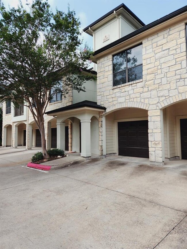 Building Photo - 7701 Rialto Blvd Unit 833