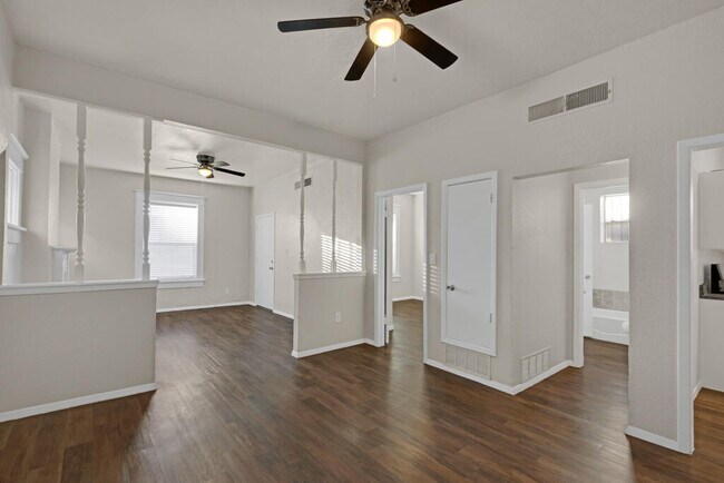 Photo - 408 Nino Aguilera St