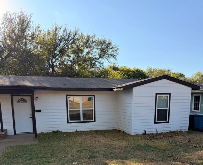 Building Photo - 3 Pershing Dr Unit B
