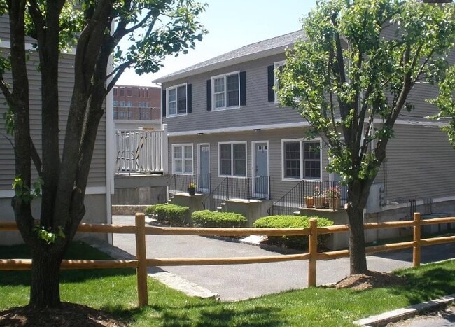 Building Photo - 48 Strawberry Hill Ave
