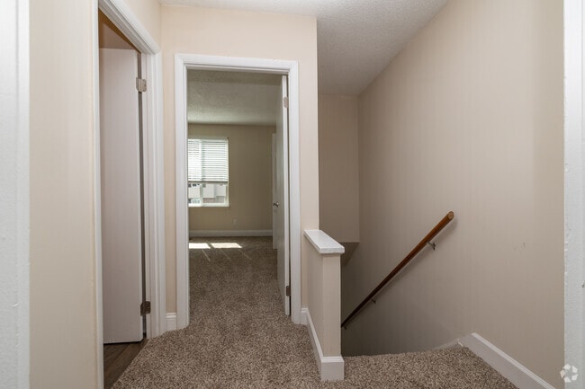 2BR, 1.BA - 800SF - Hallway