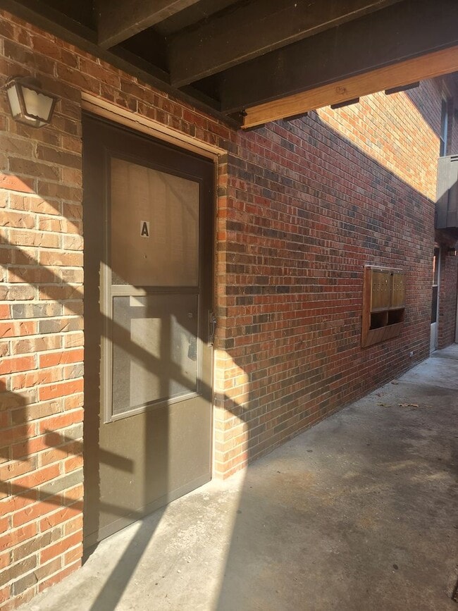 Building Photo - 1009 Washington, Ave. Unit A
