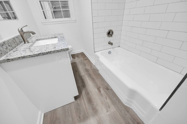 Photo - 1586 Kings Rd