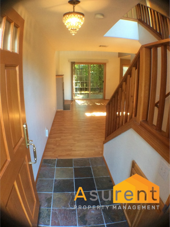 Photo - 2-Bedroom Townhouse Close to Hospitals, Gr...