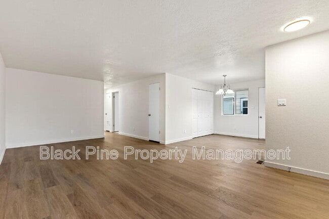 Photo - 1937 S Owyhee St