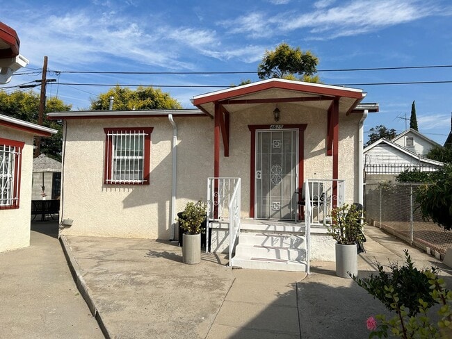 Building Photo - 4625 Kingswell Ave Unit 4625