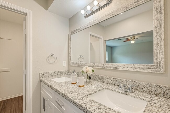 Photo - 910 Redway Ln