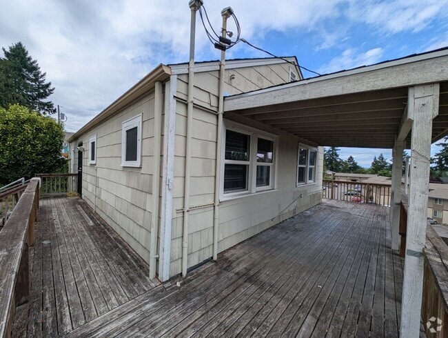 Building Photo - Manette View Apartment For Rent! Will Not ...