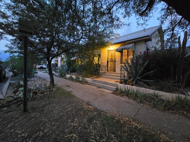 Building Photo - 528 N 1st Ave Rental