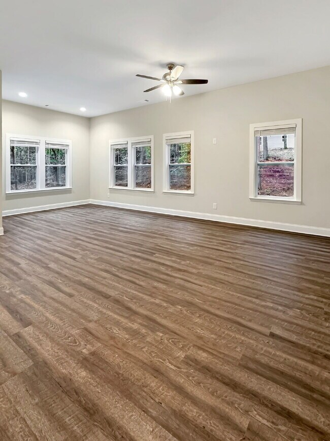 Photo - ROOMY AND MODERN NEW CONSTRUCTION HOME!
AVAILABLE NOW!