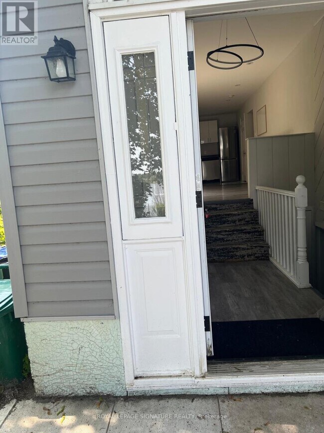 Photo - 5749 Lakeshore Rd