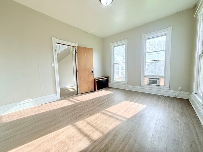 Living Room - 321 Clay St Unit #1